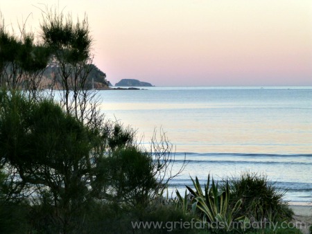 Pink sky over the sea, normal signs of the end of the day but not in sundowner syndrome